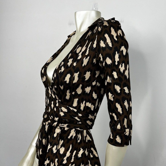 Diane Von Furstenberg Silk Top Brown Animal Print Wrap Jill Blouse - Picture 4 of 9
